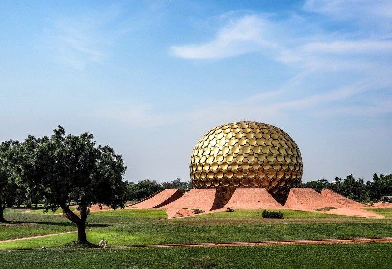 De 'matrimandir'  van Auroville 
